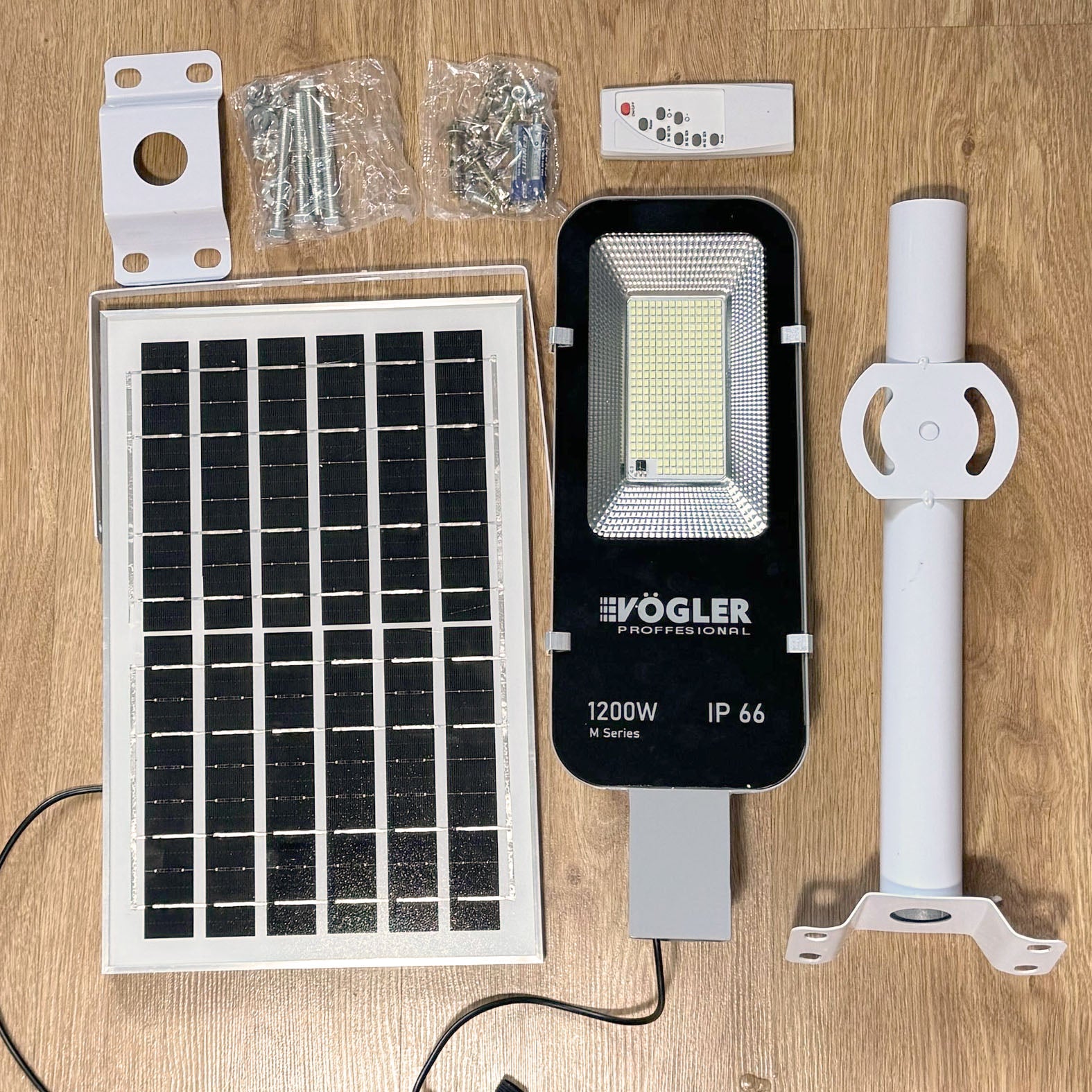 Мощна соларна лампа, сензор за здрач, дистанционно управление, Vögler Professional 1200W